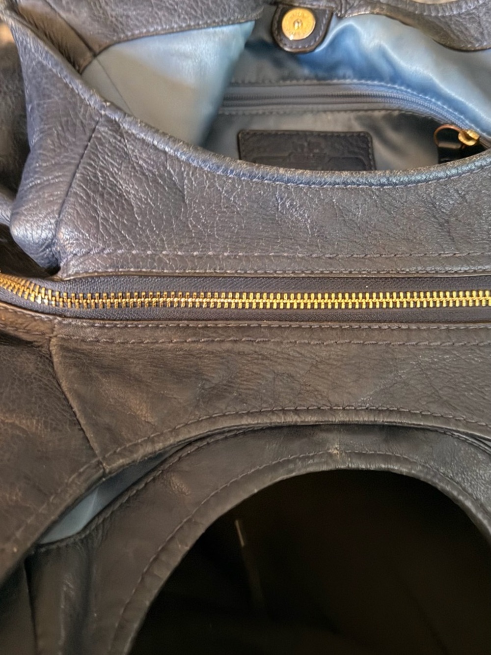 EUC Coach Vintage Navy Leather Shoulder Bag with Gold Hardware & 3 Compartments - Picture 8 of 9